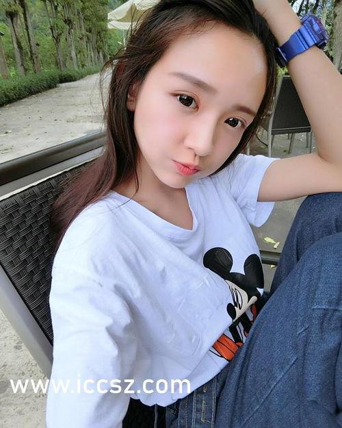 男伴扮女的网红吃瓜视频,揭秘网络红人幕后生活